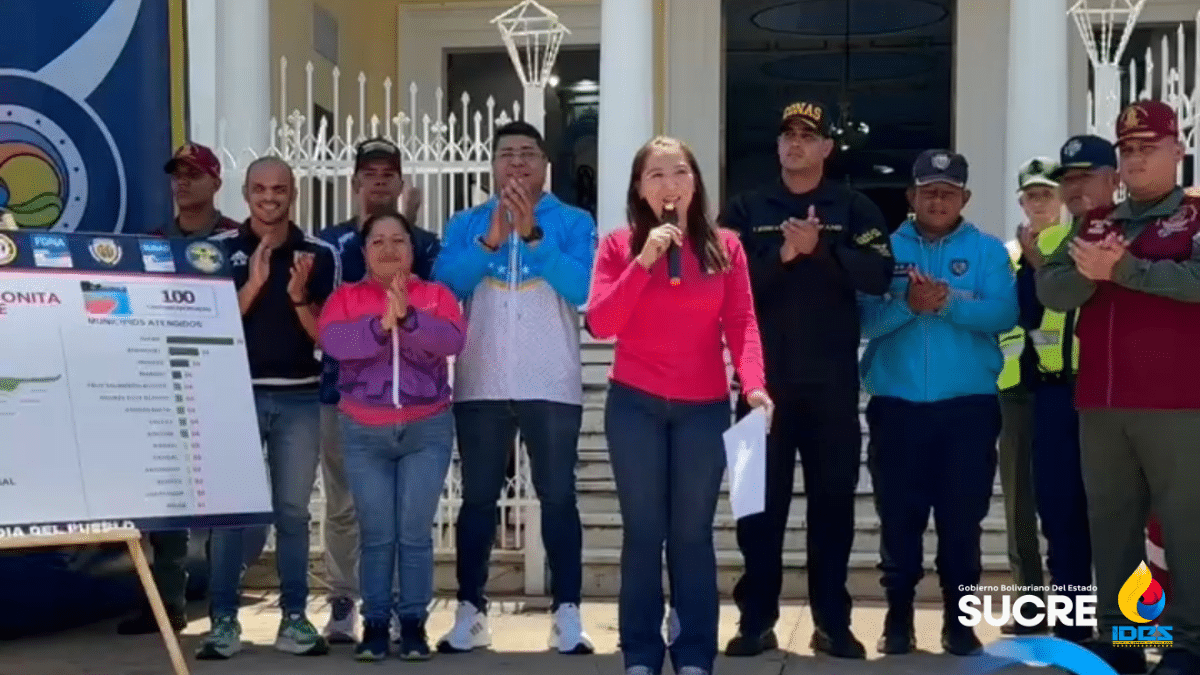 IDES Gobernadora Jhoanna Carrillo presenta programa Mi Cancha Bonita en Sucre